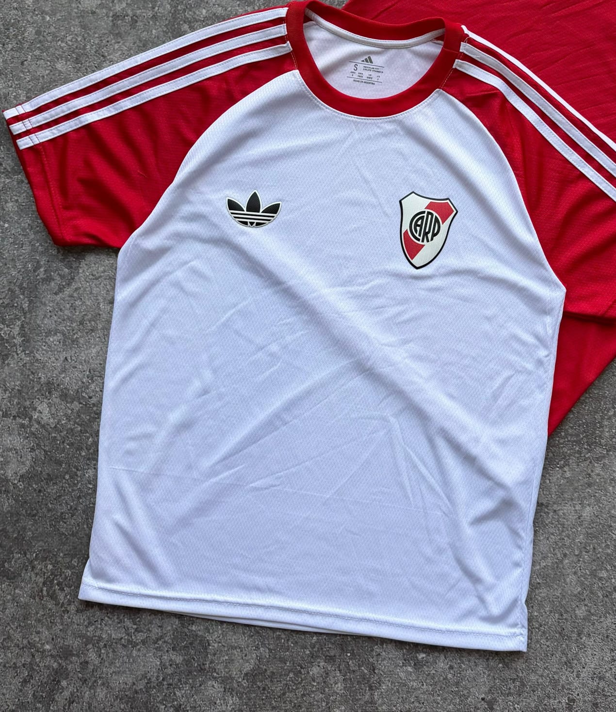 Remera River og